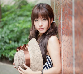 One致敬韩寒APP污版下载二维码